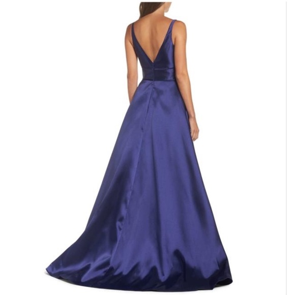 Mac DUGGAL DEEP V BALL GOWN ❤️IN STORES❤️ - Picture 3 of 3